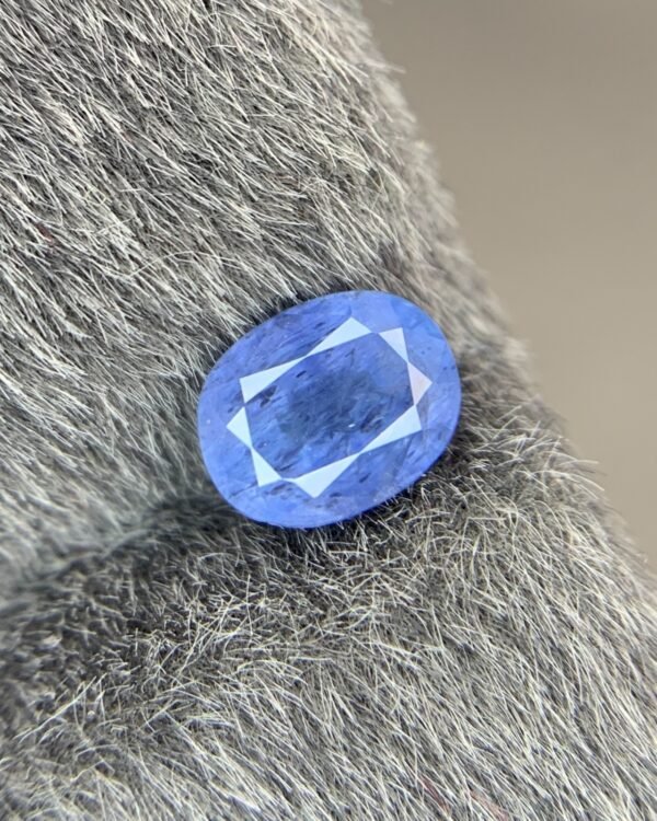 Natural Luxurious Natural Sky Blue Oval Cut Sapphire 1.35 Carat's Stone
