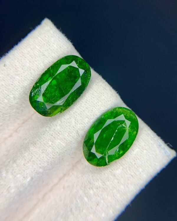 Natural Luxurious Green Oval Cut Diopside 7.60 Cts Stone for Ring Collection