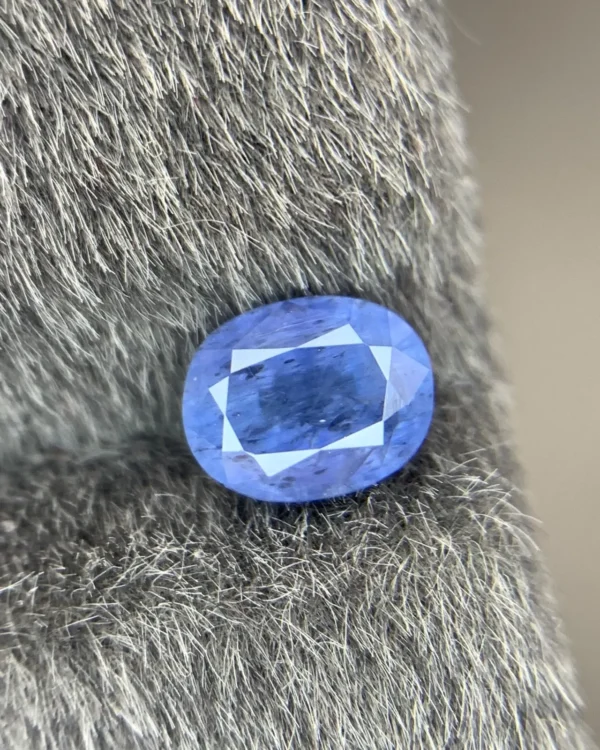 Natural Luxurious Natural Sky Blue Oval Cut Sapphire 1.35 Carat's Stone